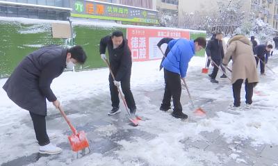 育红社区迅速响应  开展除雪保畅工作