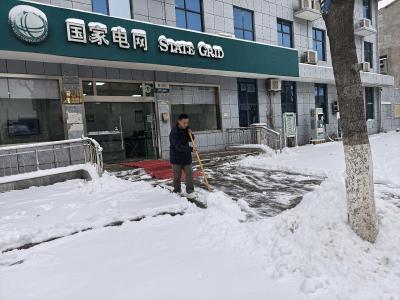 风雪无阻践初心 双沟供电所筑牢用电安全网