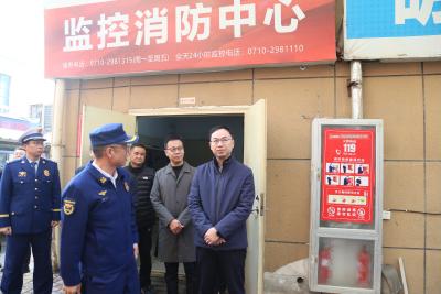 崔长领：守牢安全底线 确保群众欢乐平安祥和过节