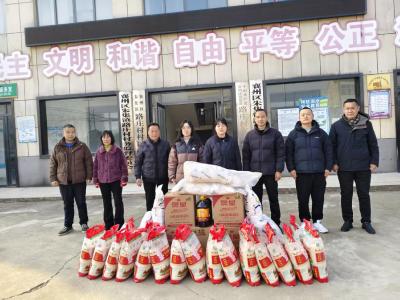 入户送温暖 真情暖民心