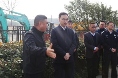 崔长领：一丝不苟抓好安全生产全链条监管 确保群众平安祥和过节