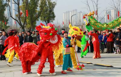 骐骥闹元宵 奋进新征程
