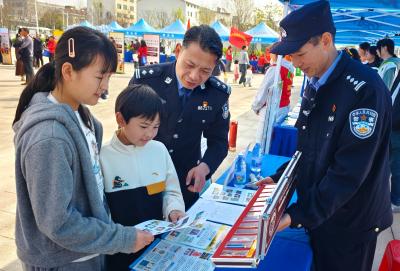 襄州区禁毒宣传走进“三下乡”活动  筑牢全民防毒防线