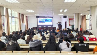 学雷锋践初心  垃圾分类我先行