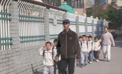 离岗不离党 银发映初心