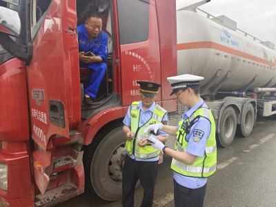 襄州：多点发力 织密道路运输安全防线