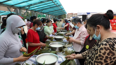 粽叶飘香睦邻里 暖心端午惠民生——龙湾社区开展端午主题便民活动