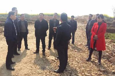殷育红、方嗣兴到路口镇调研“四好农村路”建设