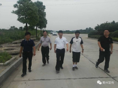为了发展哪管晴和雨，区长周末片刻没停歇！