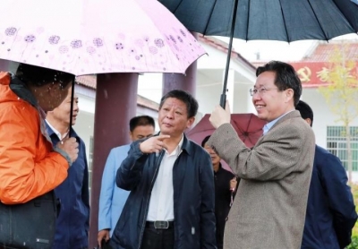省外侨办组织侨商到黄州区陈策楼镇李家湾村开展慰问捐助活动