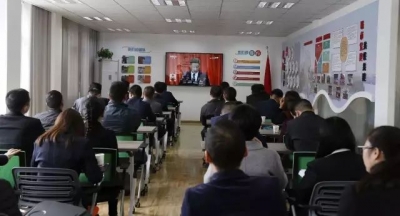 黄州区各地各单位组织收看十九大开幕盛况