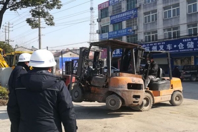 路口镇整治二手车乱停乱放现象