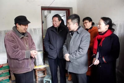 陈继平到体育路社区走访慰问困难群众  