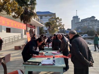 黄州区图书馆举办“同筑中国梦共迎书香年”迎春接福送春联活动