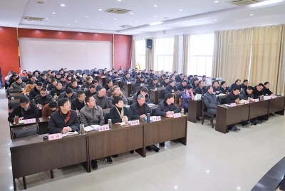 区委中心组开展集体学习