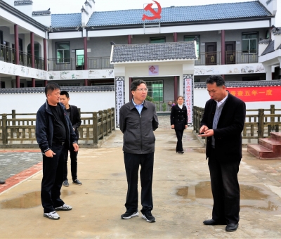 骆志勇到堵城镇督导精准扶贫工作