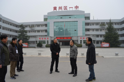 尤金明到黄州区一中看望全国优秀教师