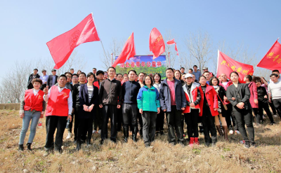 保护母亲河 美丽中国梦  ——团省委组织团员青年到黄州区开展义务植树活动