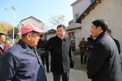 骆志勇到陈策楼镇 调研农村人居环境整治工作并走访慰问贫困户