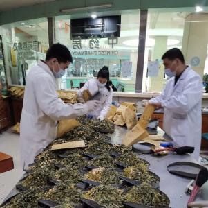 【战“疫”保障】中医药免费送抗疫一线
