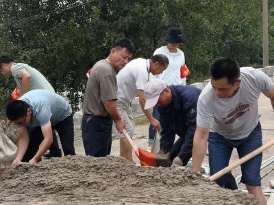防洪排险，黄冈作家在行动