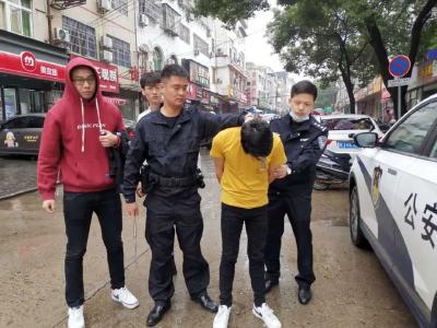 黄州警方4小时生擒持刀抢劫男