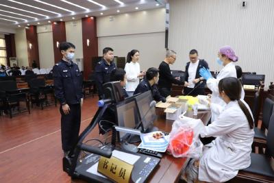 黄州区人民法院公开开庭审理祝小辉等20名被告人涉嫌组织、领导、参加黑社会性质组织等犯罪案件