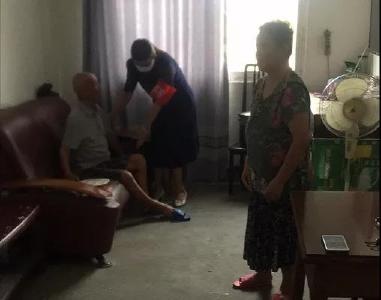 你是我的 “眼” ——黄州区虹桥社区协助盲人居民接种疫苗