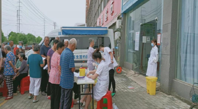 东湖街道六福湾社区：体检健康进社区，把服务做到老人心坎上