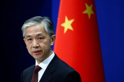 中国留学生因军训照被澳方遣返？外交部回应！