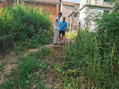 晏家山社区：为民解忧修水管，确保居民排水无忧