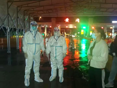 黄州区：“大白”坚守核酸检测一线 守护市民健康安全