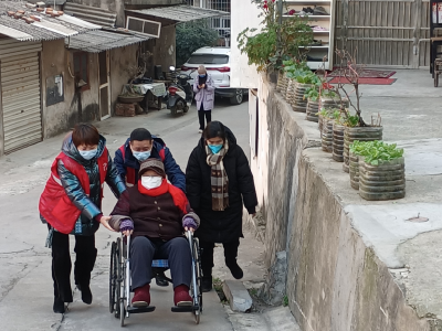 八一社区：为93岁老人撑起“免疫伞”