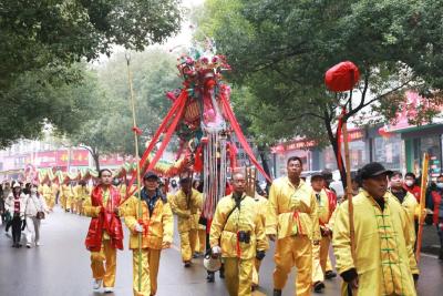 龙灯巡游闹元宵 黄州迎春启新程