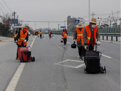 黄州公路部门集中处治路面病害提升路况质量