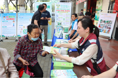 黄州区疾控中心开展第30个“防治碘缺乏病日”宣传活动