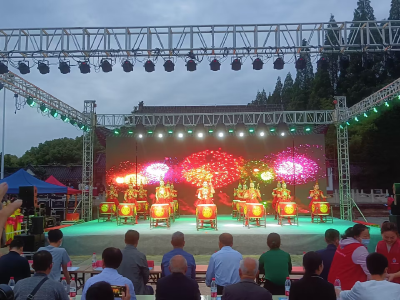 赤壁街道汉川门社区举办第十一届邻里节暨表彰晚会