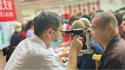 长江社区联合区人民医院专家团队开展义诊进社区活动