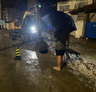 万福社区：暴雨突袭，他们“汛”速响应