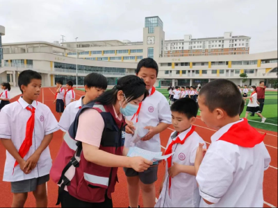 黄州区开展“无烟 为成长护航”控烟宣传进学校活动