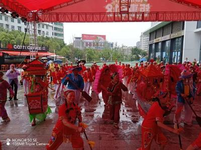 黄州人看过来，端午节的采莲船在这边！