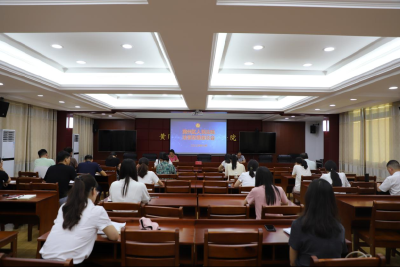 黄州区人民法院召开法官助理座谈会