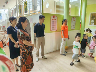 区人大常委会副主任罗霞调研市区托育机构