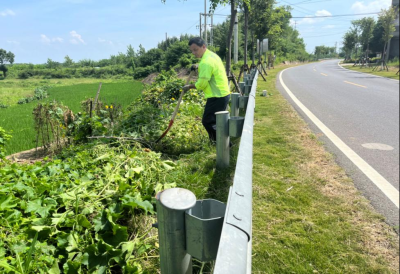  黄州区农村公路事业发展中心全力抗旱保绿