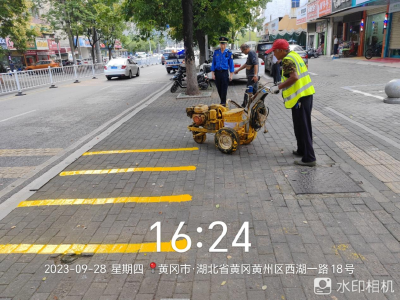 黄州城管主动作为化解停车问难