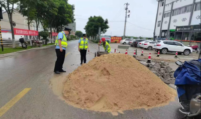 黄州区交通运输综合执法大队集中整治路域环境