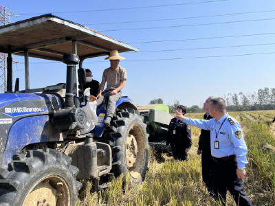 区农业综合执法大队到田间地头排查农机安全隐患