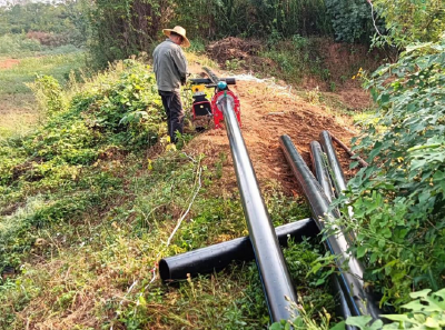 晏家山社区安装农业供水管道 让农户用水无忧