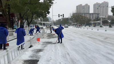 扫雪除冰保通行，凝心聚力暖人心 ——黄州区人民法院开展扫雪除冰行动 