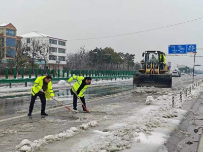 黄州交通港航部门铲冰除雪保通保畅